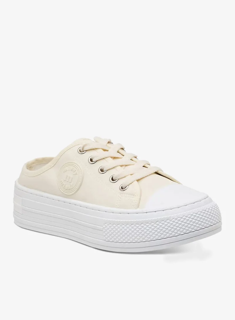 ميسي سنيكرز نسائي بشعار مطرز ورباط