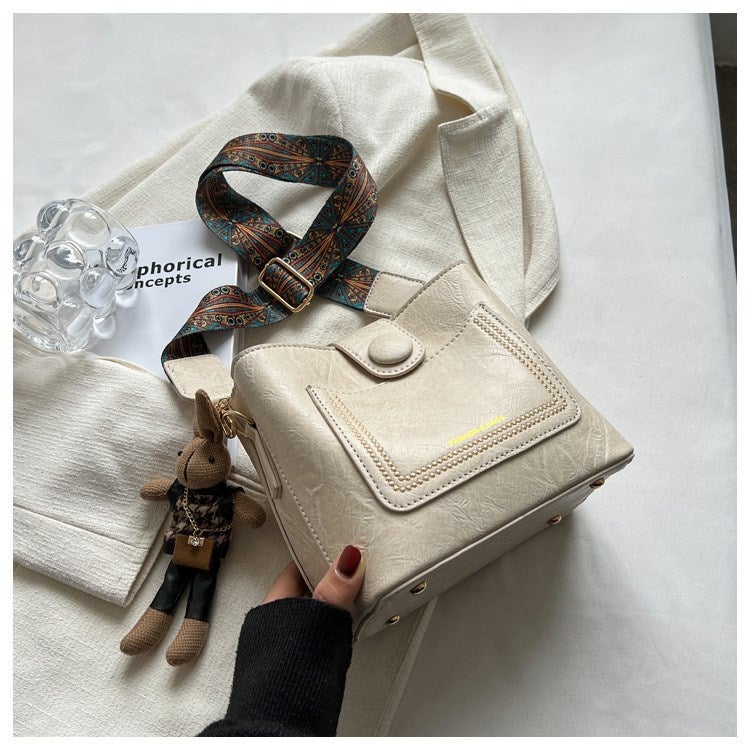 Niche Design Fashion Retro All-Match Commuter Shoulder Crossbody Bag Women'S High-End Texture Bucket Bag - Image 1