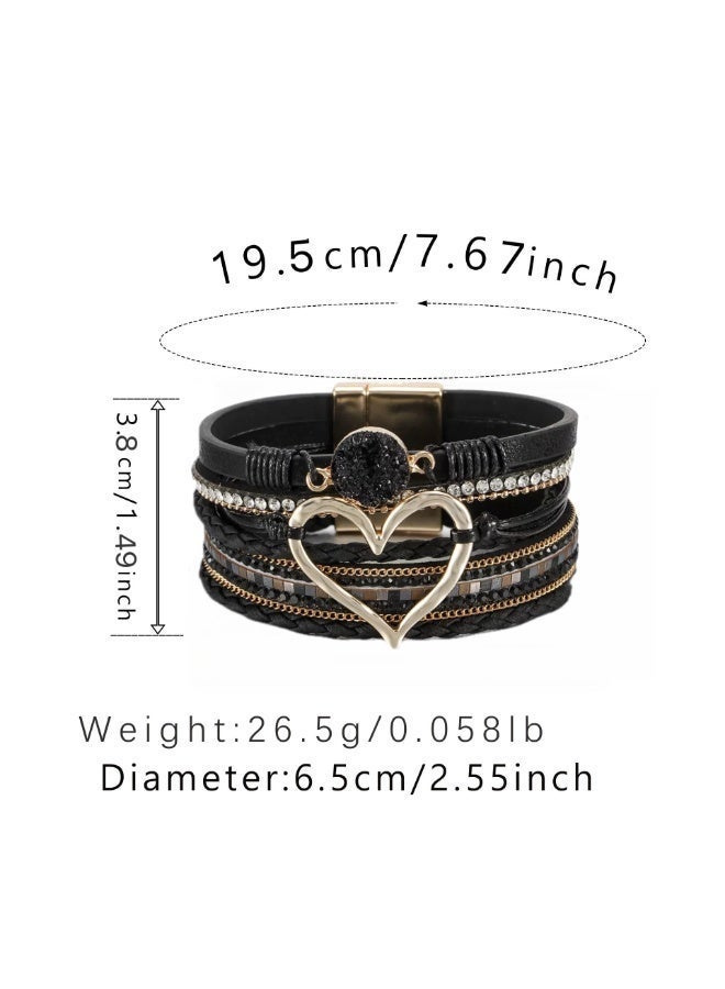 سوار عصري متعدد الطبقات على الطراز البوهيمي - مصنوع يدويًا من جلد البولي يوريثان مع سحر الحب الكبير الذهبي - قابل للتعديل ومتين وأنيق - إكسسوار مثالي على طراز بوهو شيك للسيدات (أسود) - Image 4