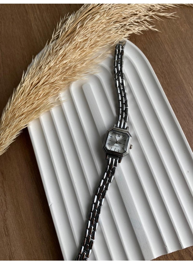 QUARTZ Bs Still Minimal Vintage Retro Beaded Stone Model Silver  - Image 1