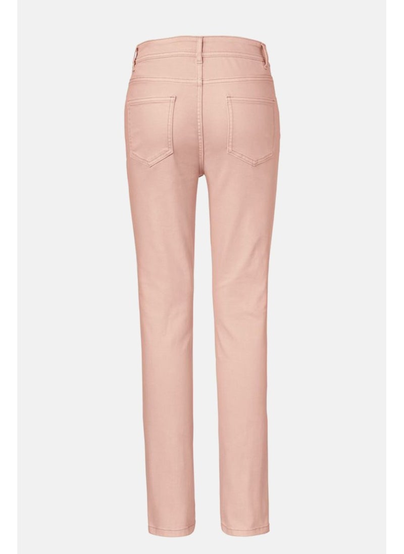 Tchibo جينز نسائي مستقيم الساق بلون وردي - Image 5