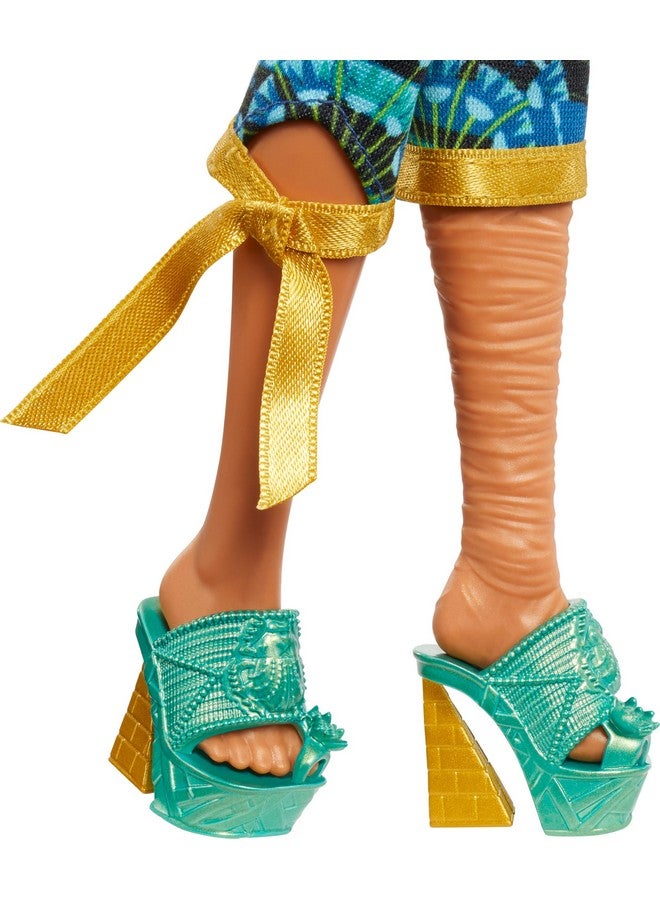 MONSTER HIGH Monster High Cleo De Nile Doll with Glam Monster Fest Outfit and Festival Themed Accessories Like Snacks, Band Poster, Statement Bag and More - Image 4