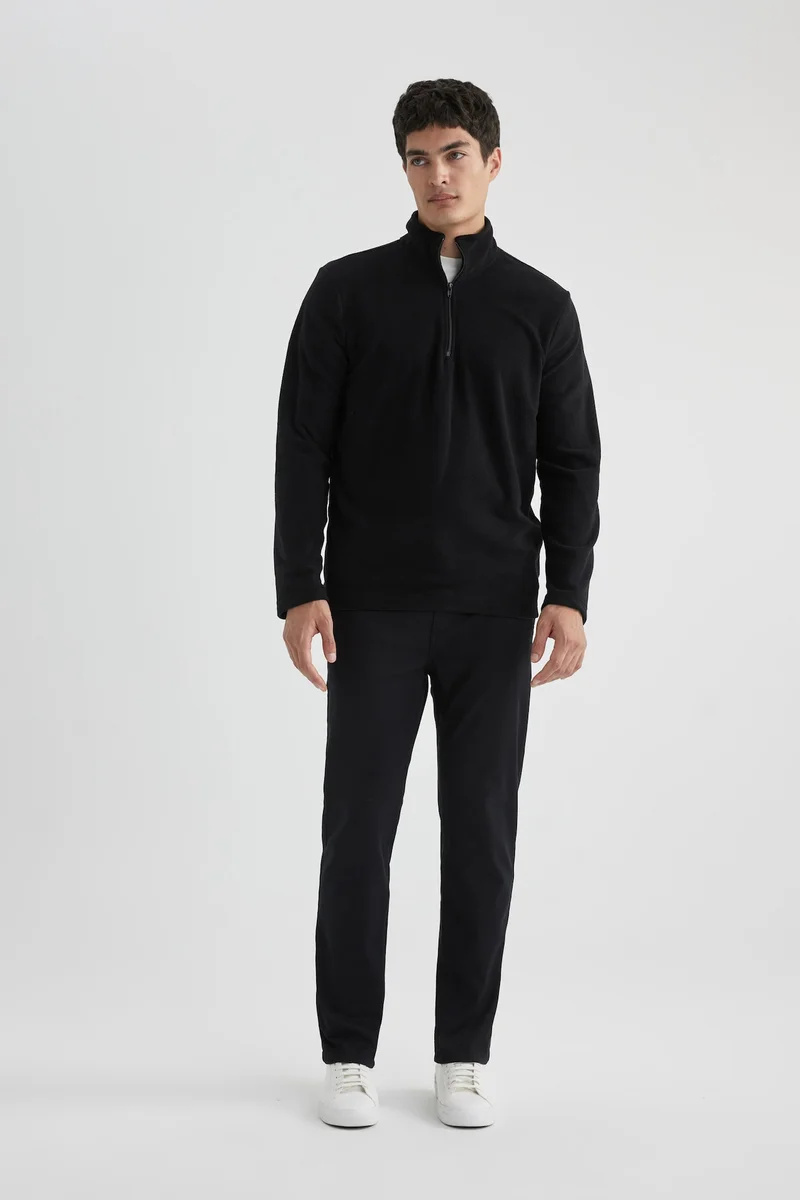 ديفاكتو Regular Fit Sweatshirt
