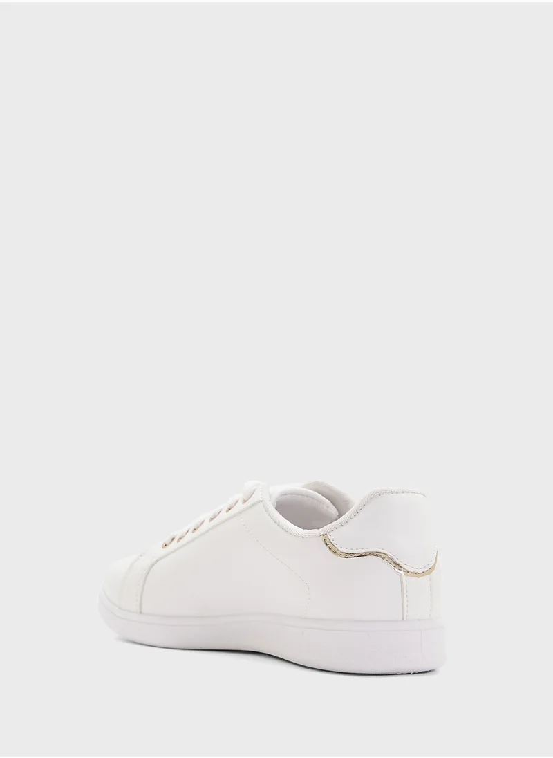 أندرينا Metallic Stripe Sneaker