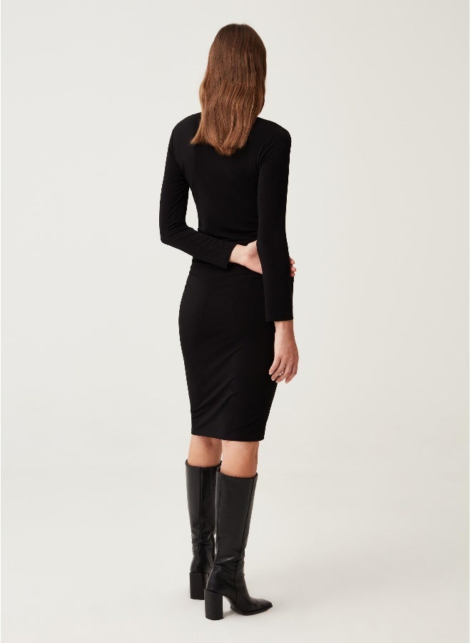 او في اس فستان سادة بأكمام طويلة - Image 3