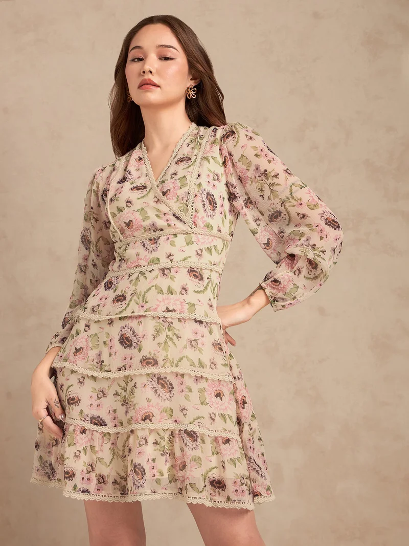 أوجيدر فستان بطبعة زهور متعددة مع تفاصيل دانتيل