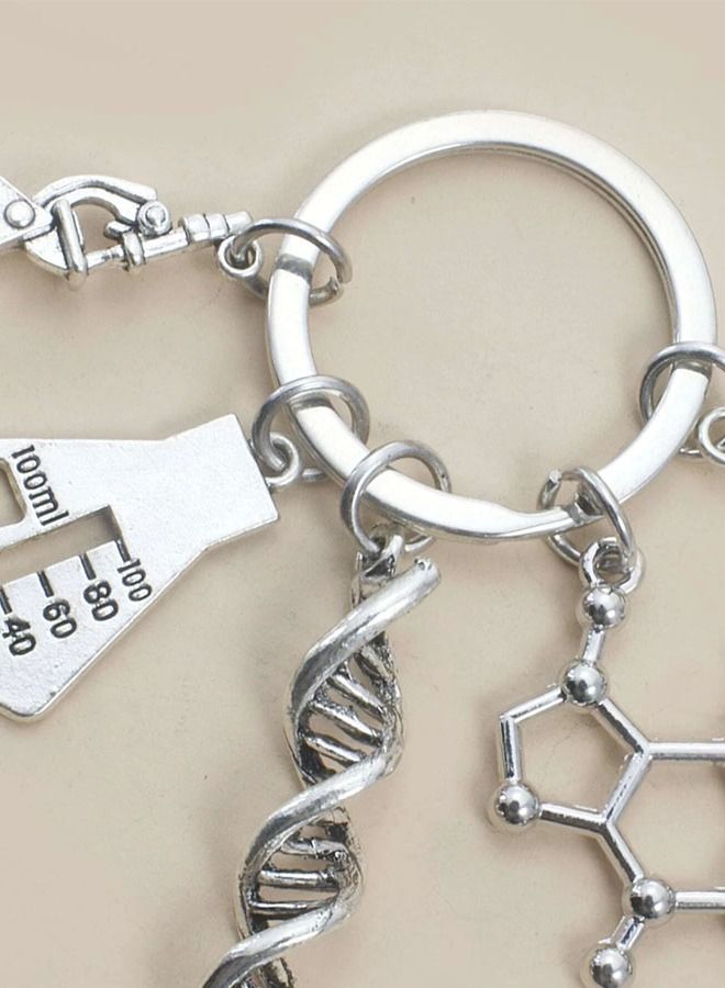 ميدالية مفاتيح مميزة وأنيقة بتصميم مركبات وادوات كيميائية بلون فضي - Image 3