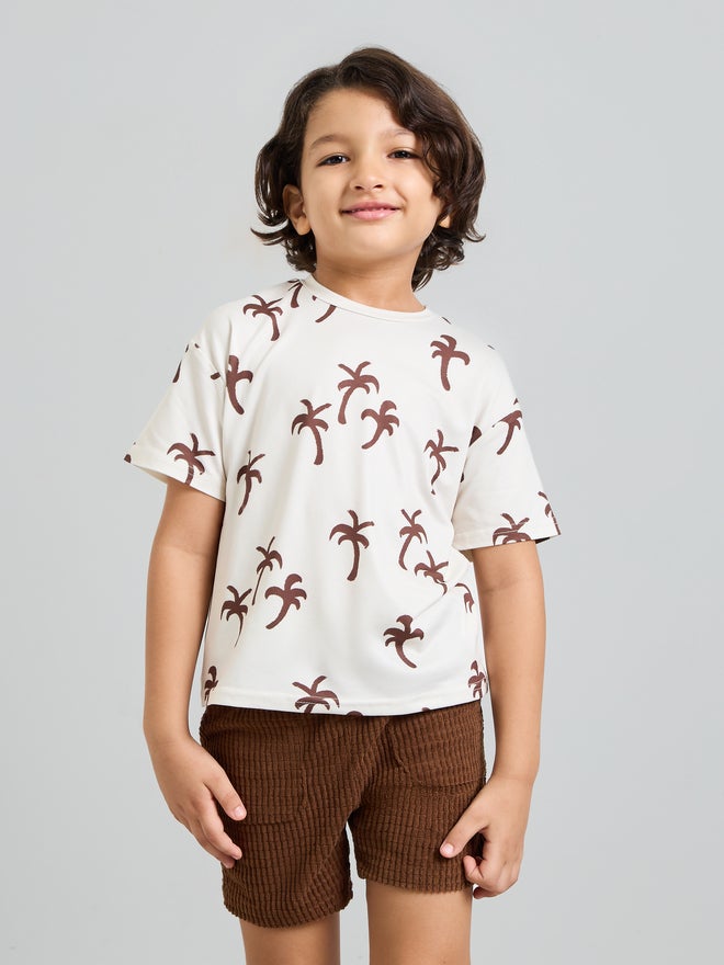 Styli Boys All-Over Palm Print Regular Fit T-Shirt and Textured Knit Shorts Set - Image 3