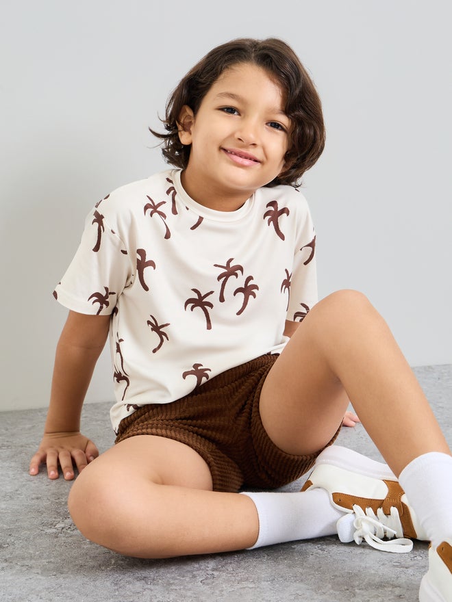 Styli Boys All-Over Palm Print Regular Fit T-Shirt and Textured Knit Shorts Set - Image 1