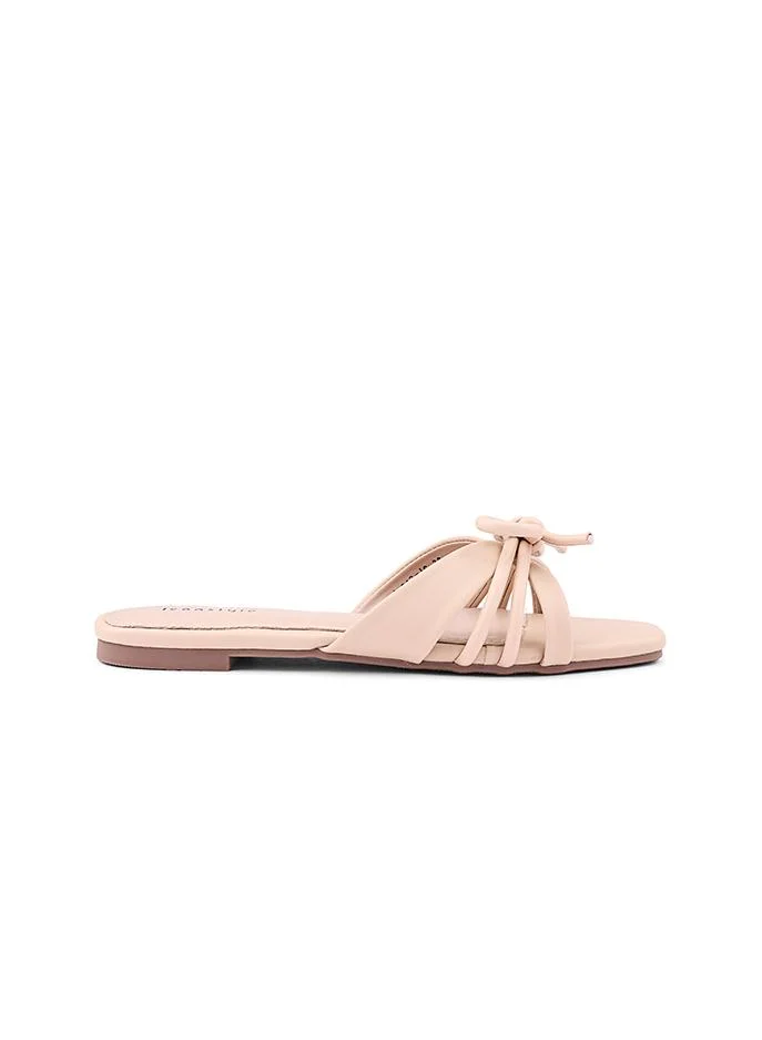أيقون Comfortable knit flat sandal with flexible construction.