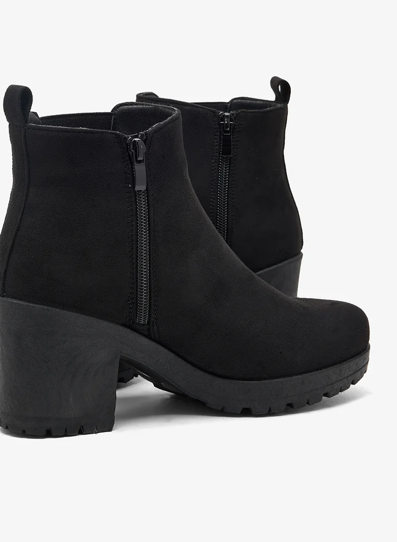 ترافل من نمشي أحذية الكاحل