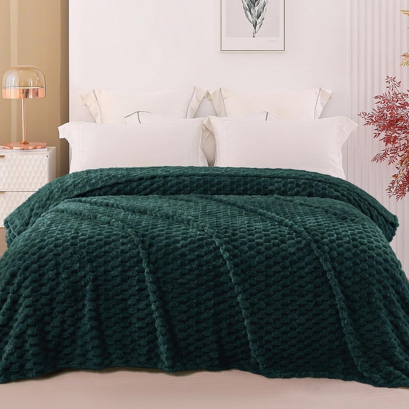 King Size Soft Fleece Blanket, 90x104 Inches Stylish Jacquard Velvet Blanket for Bed, Fuzzy Cozy Lightweight for All Season, Forest Green - Image 2