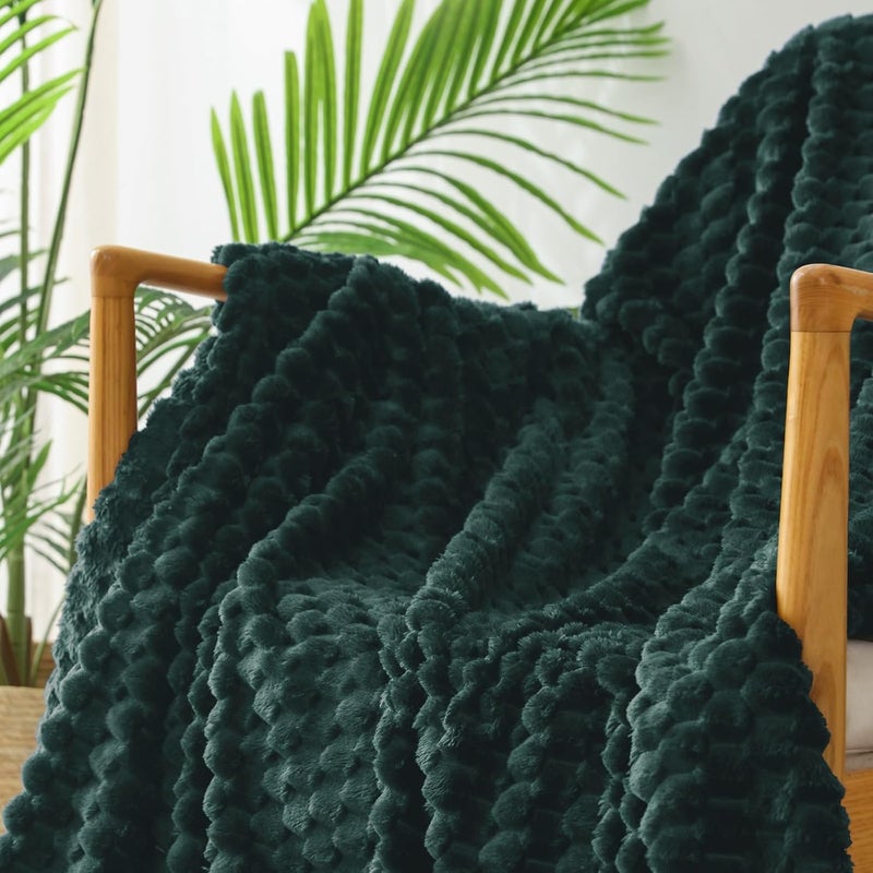King Size Soft Fleece Blanket, 90x104 Inches Stylish Jacquard Velvet Blanket for Bed, Fuzzy Cozy Lightweight for All Season, Forest Green - Image 5