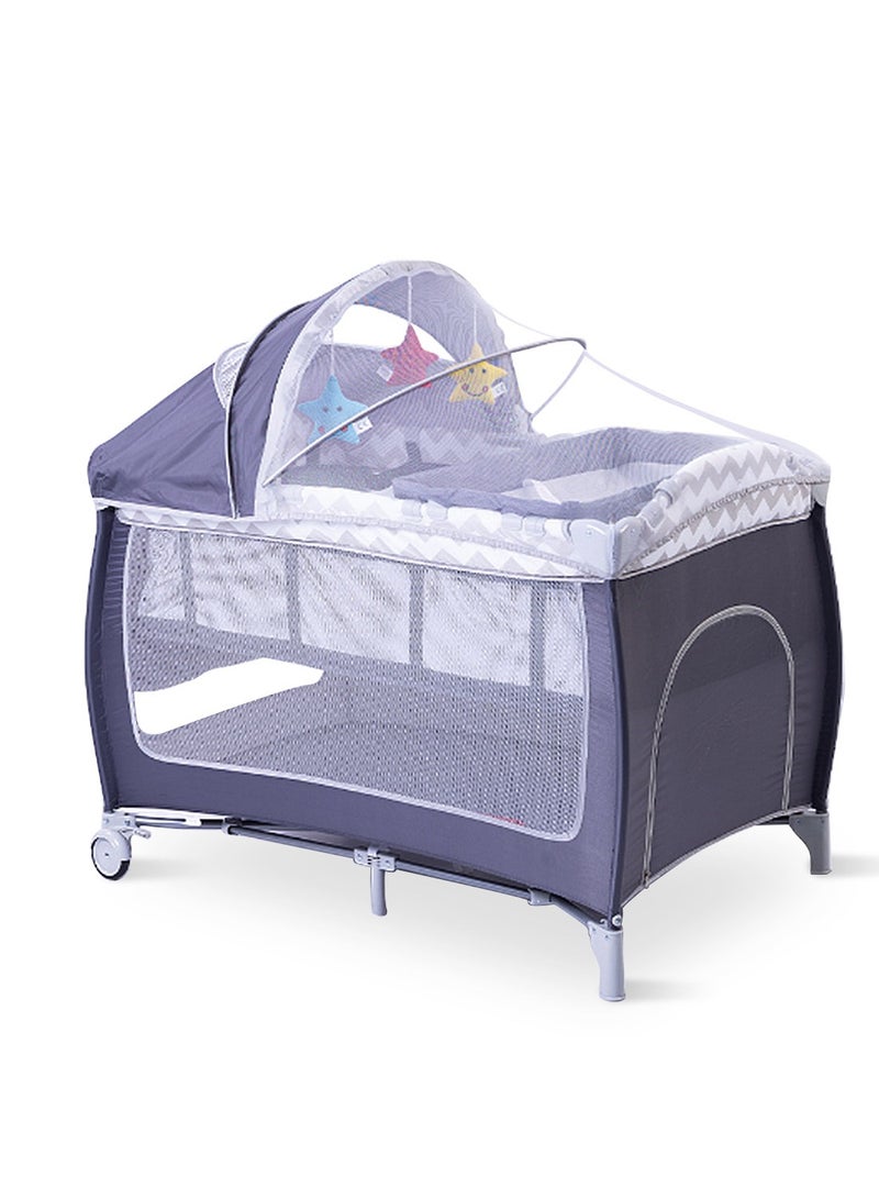 ما بيبي سرير أطفال متعدد الوظائف بجانب المهد، سرير أطفال قابل للطي (مع حقيبة تخزين، عجلات، ناموسية، مرتبة، لعبة قوس، طاولة تغيير) - Image 1