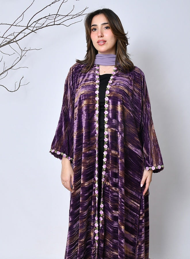 عبايات حوراء عباية شتوية بنفسجية مخملية مخططة – فخامة وأناقة من عبايات حوراء - Image 3