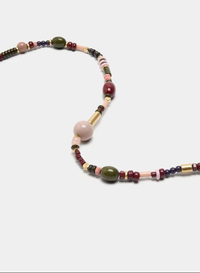 بارفوا عقد قصير مع تأثير حجر خرز متعدد الألوان