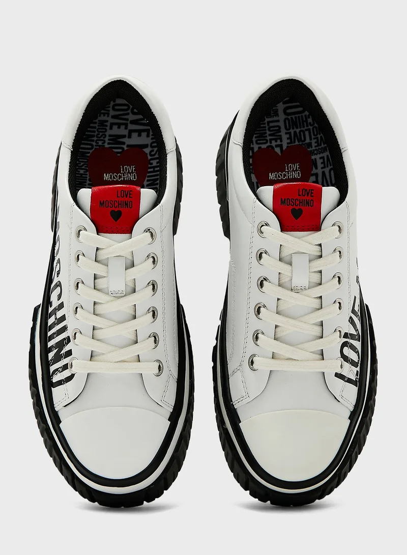 لوف موسكينو حذاء سنيكرز بكاحل منخفض