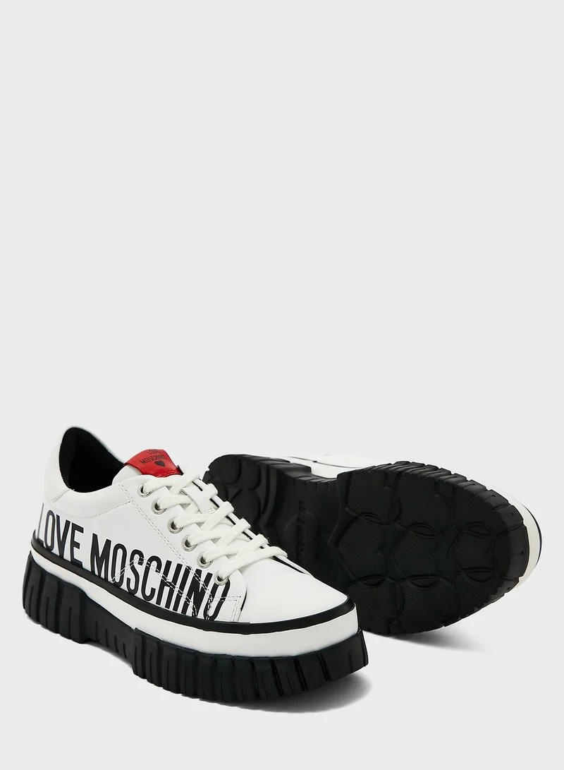 لوف موسكينو حذاء سنيكرز بكاحل منخفض