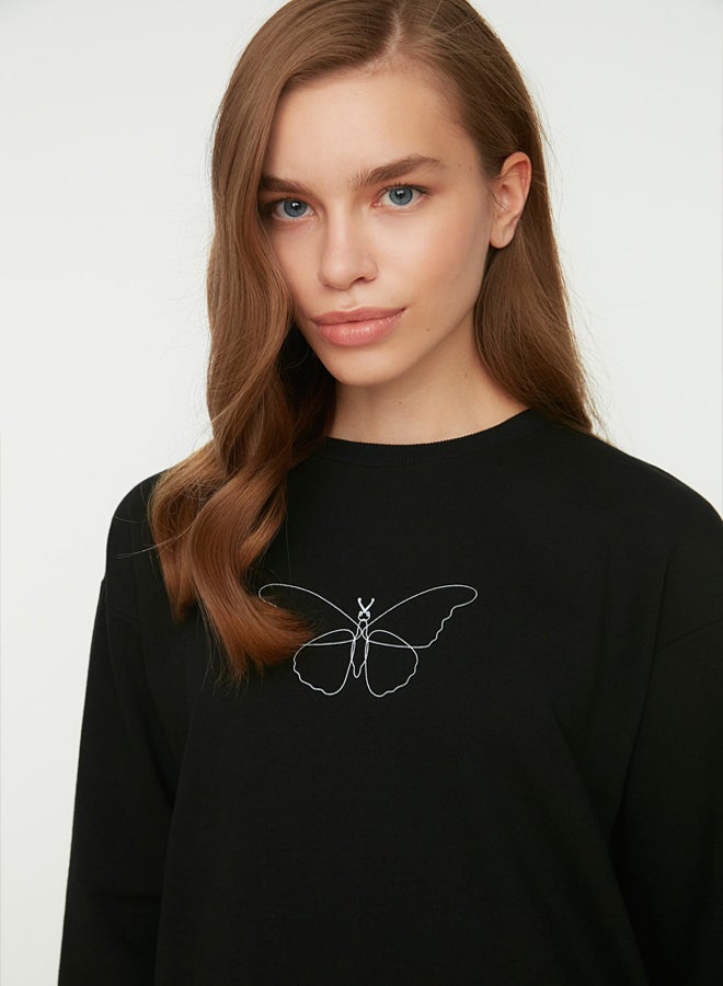 trendyol Black Crew Neck Slit Detailed Printed Knitted Sweatshirt - Image 3