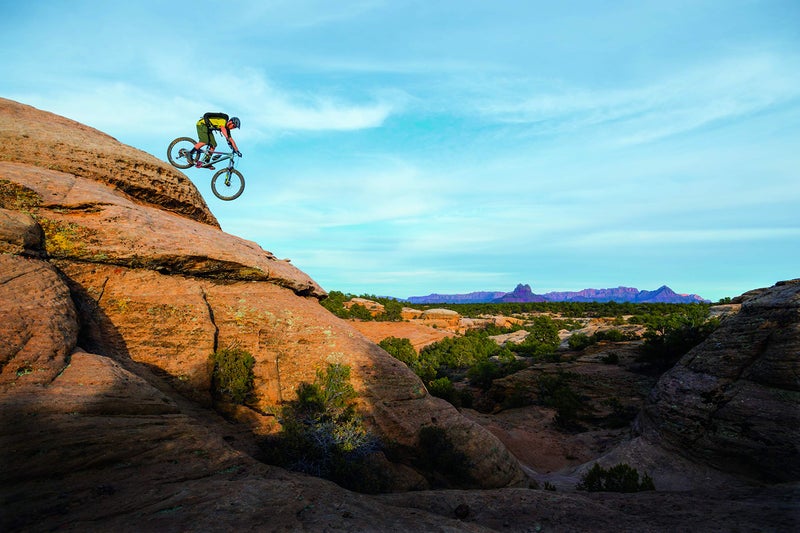 كاميلباك خزان مياه Camelbak Crux سعة 2 لتر، أزرق، 70 أونصة - Image 2