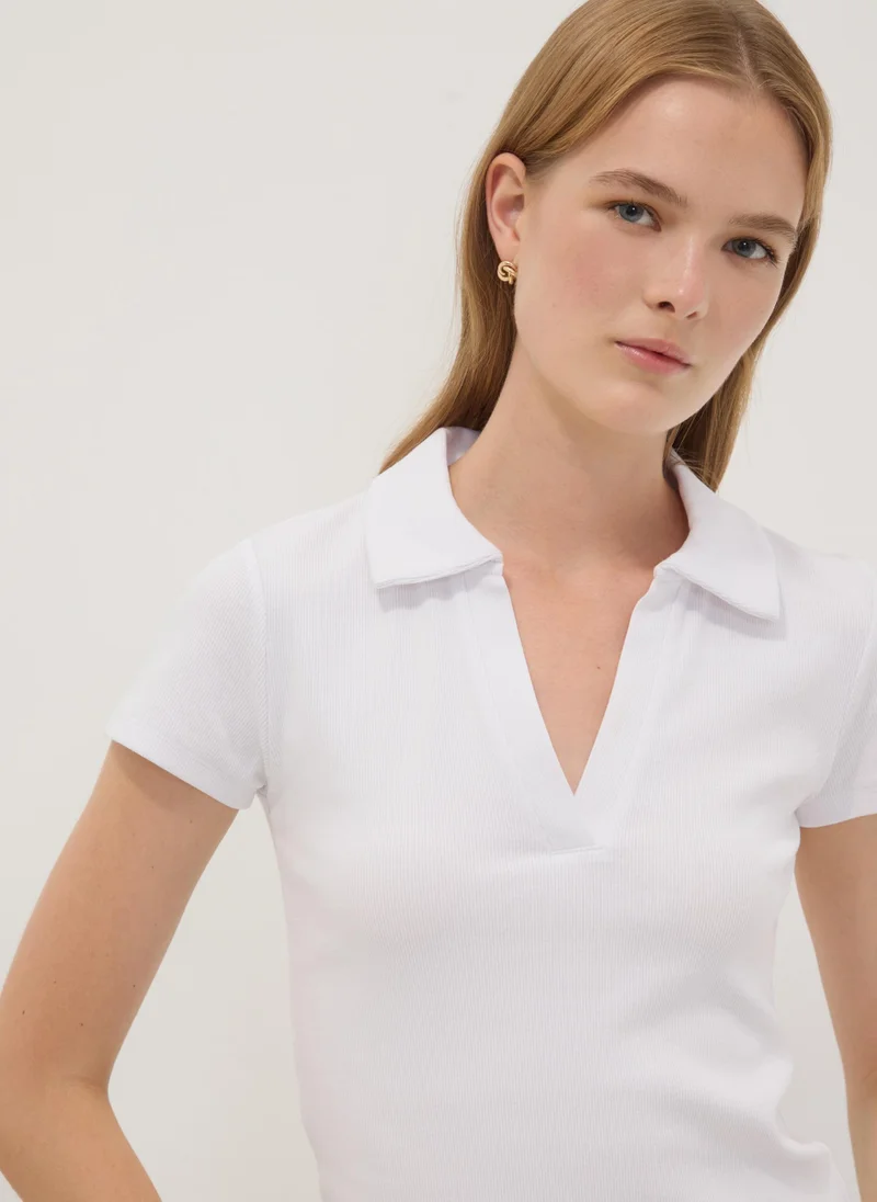 Ovs  OVS White Stretch Cotton Polo Shirt With Open V-Neck, Regular Fit for Women | Best Price UAE