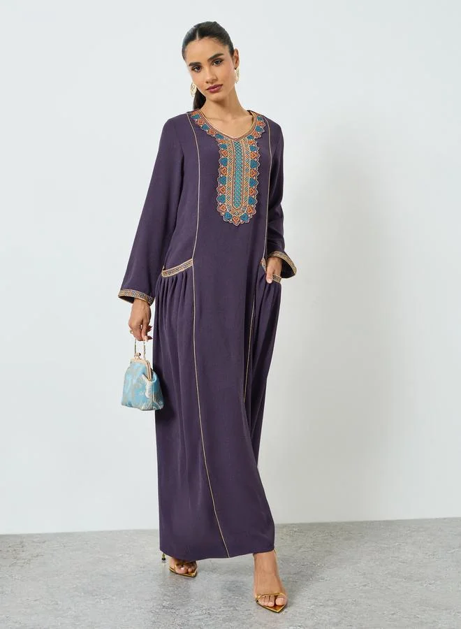 مكسيم كريشن جلابية بتفاصيل مُطرّزة مع جيوب