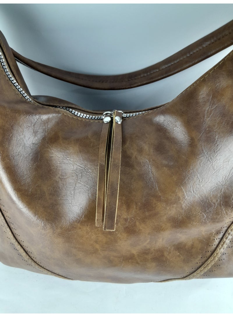 شنطة يد نسائى جلد بنى اللون تتسع لجميع أغراضك - Image 5