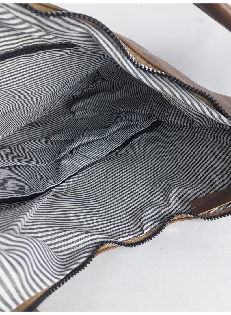 شنطة يد نسائى جلد بنى اللون تتسع لجميع أغراضك - Image 2