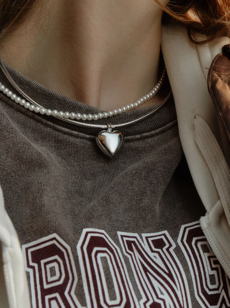 Necklace of small pearls