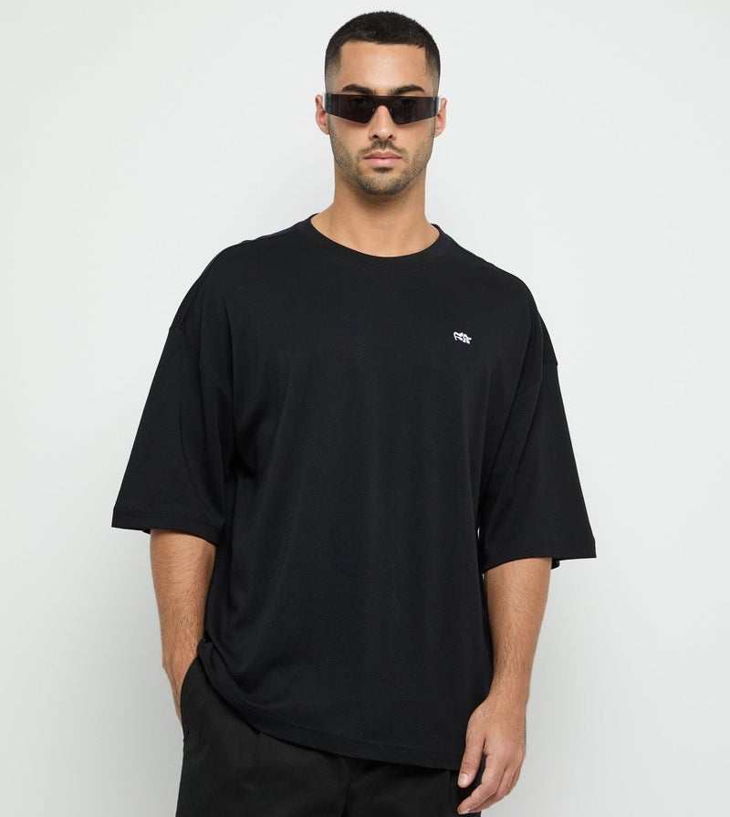 إف5 تيشيرت رجالي فضفاض حديث أقل كلامًا، المزيد من الفعل - Image 1