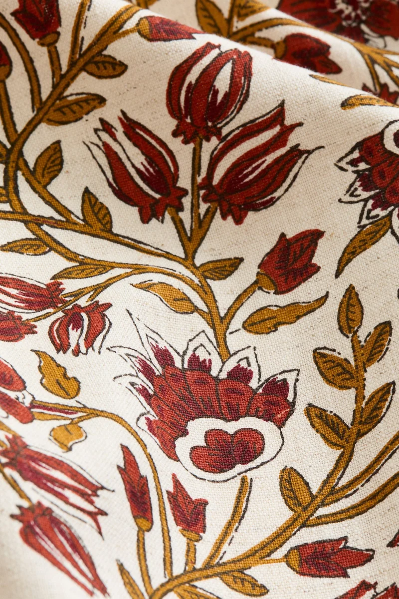 اتش اند ام مفرش طاولة من القطن المزين بنقوش