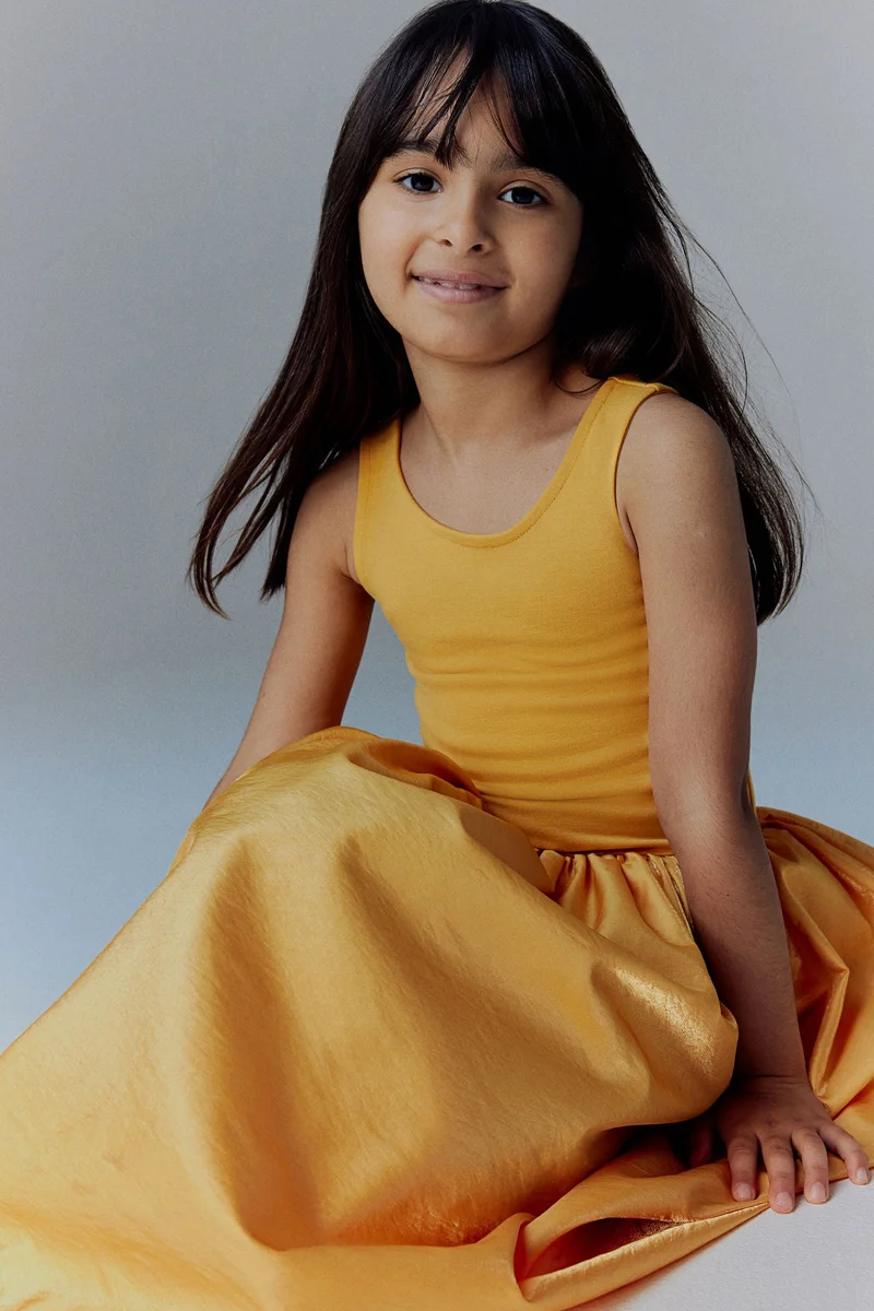 اتش اند ام فستان جيرسيه بتنورة من الساتان