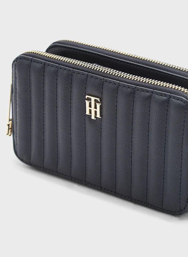 TOMMY HILFIGER Timeless Quilted Cross body