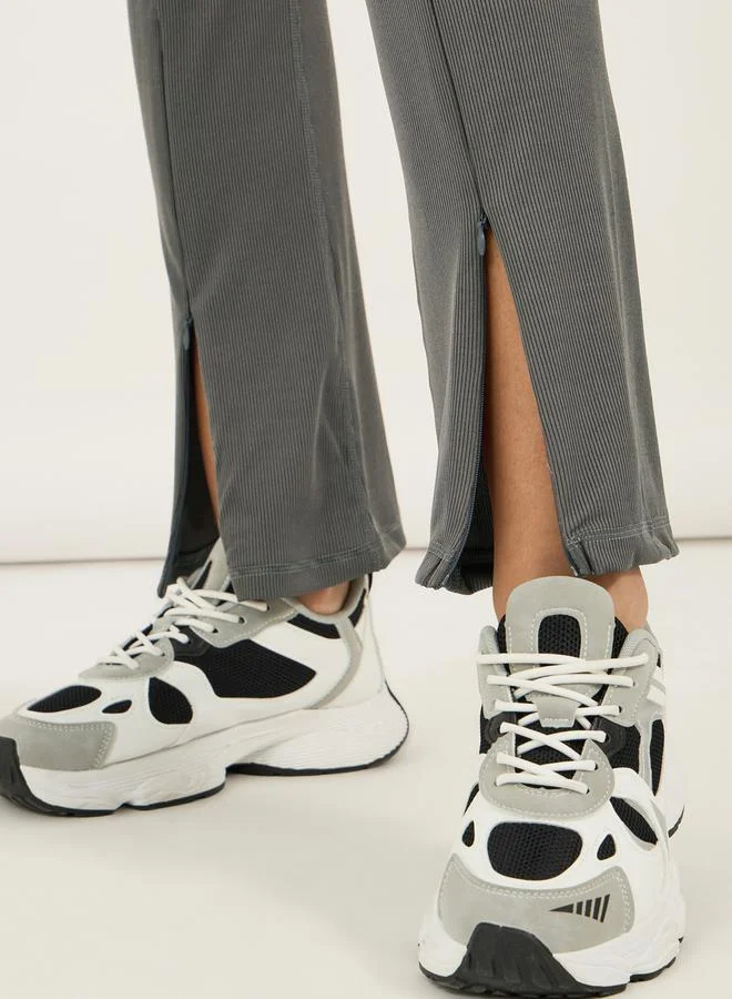Styli Broad Waistband Ankle Zip Up Detail Flared Pants