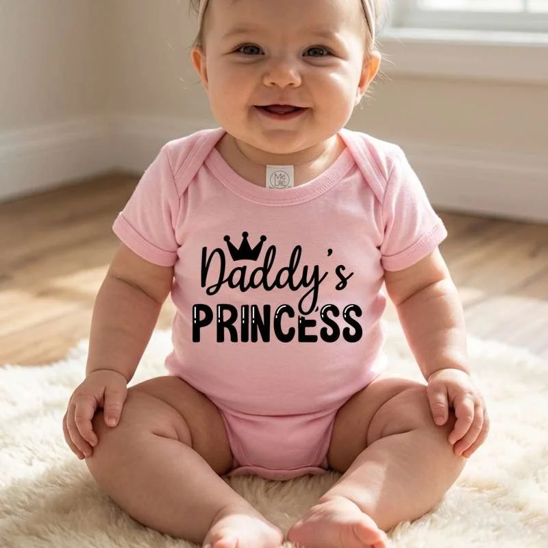 Matching Family Outfits Daddy’s Princess Baby Bodysuit – Cute Pink Infant Onesie with Crown Graphic, Soft Cotton Baby Girl Romper, Adorable Newborn Outfit, Baby Shower Gift, Comfortable Everyday Wear