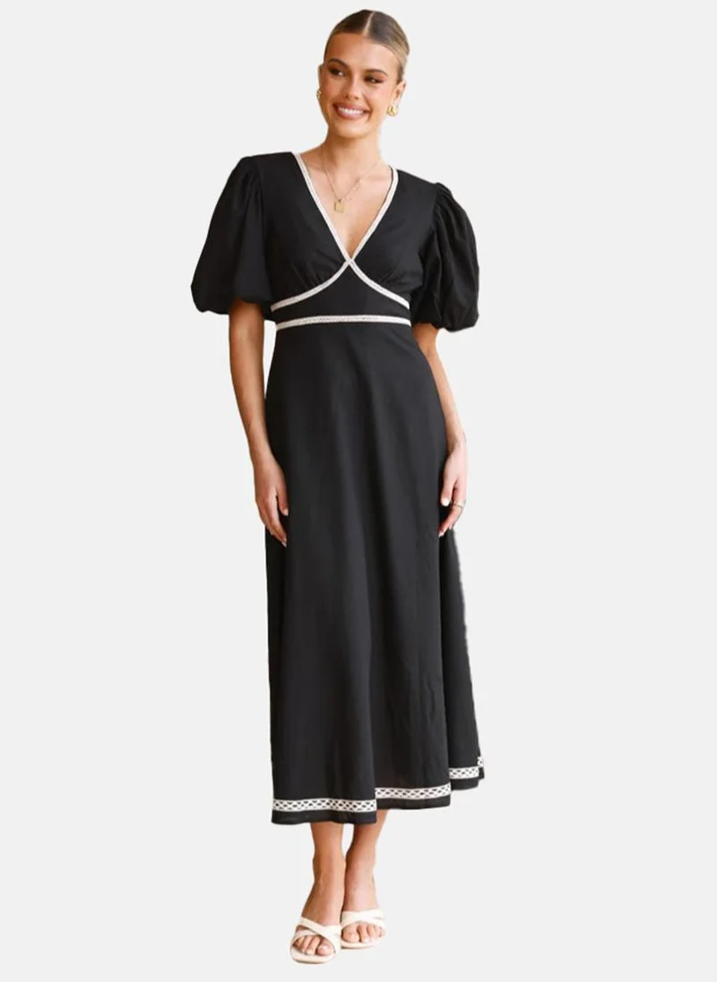 يونيكي Black Fit & Flare V Neck Solid Dress