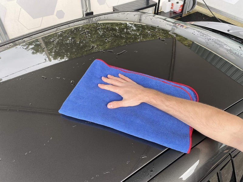 Gtechniq Microfibre Car Drying Towel - Scratch Resistant, Ultra Split Fibres, Machine Washable, 60 x 90cm, 450gsm - Image 2
