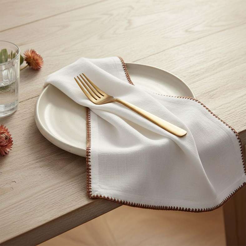 Pan Home طقم مناديل مخيطة على شكل بطانية إيسلاي - أبيض - Image 1