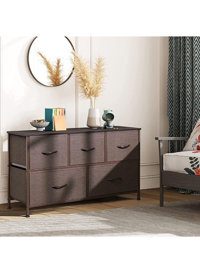 خزانة أدراج من القماش، خزانة أدراج من 5 أدراج، وحدة تنظيم تخزين مع أدراج من القماش وإطار معدني للملابس والوجبات الخفيفة والألعاب لغرفة المعيشة وغرفة النوم (بني، YMZ-DZ01) - Image 2