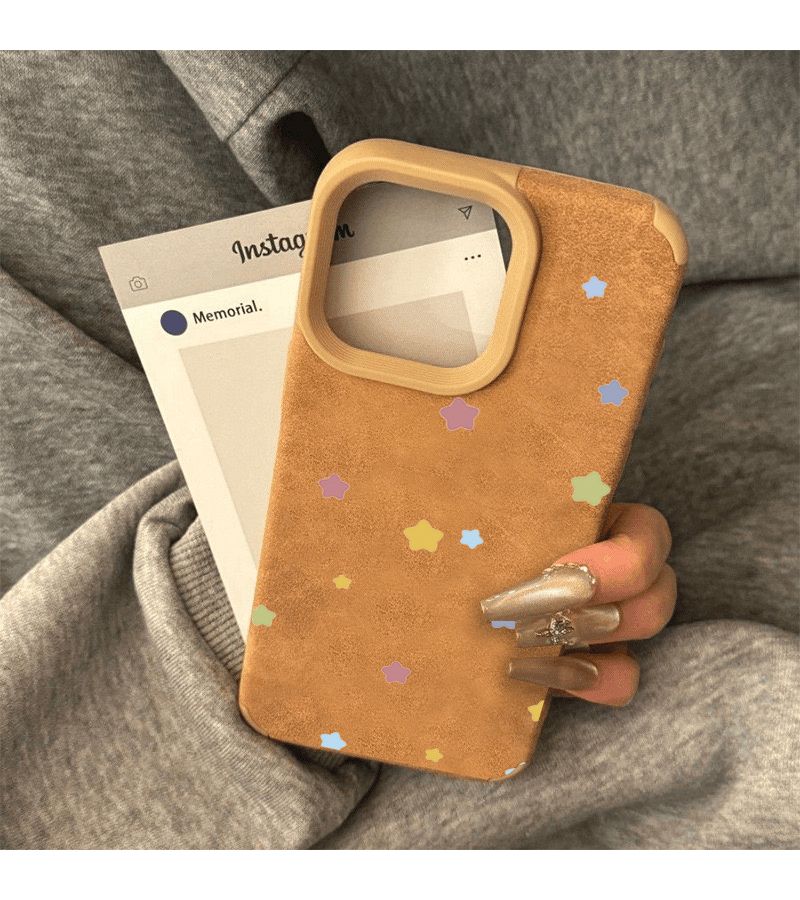 حافظة هاتف لجهاز iPhone 14 Pro بتصميم بني مع نمط النجوم - غطاء واقي - Image 3