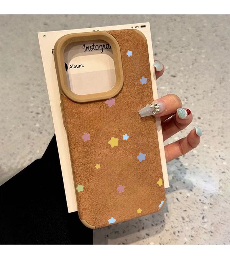 حافظة هاتف لجهاز iPhone 14 Pro بتصميم بني مع نمط النجوم - غطاء واقي - Image 1