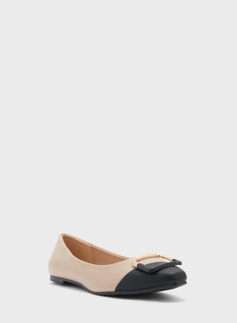 سيليست Pointed Toe Ballerinas