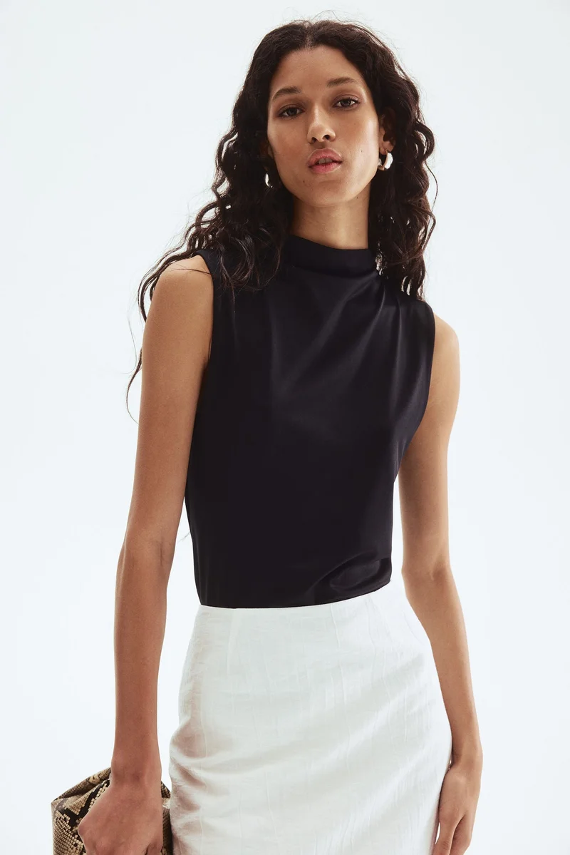 اتش اند ام بلوزة بقبة عالية من نسيج مايكروفايبر