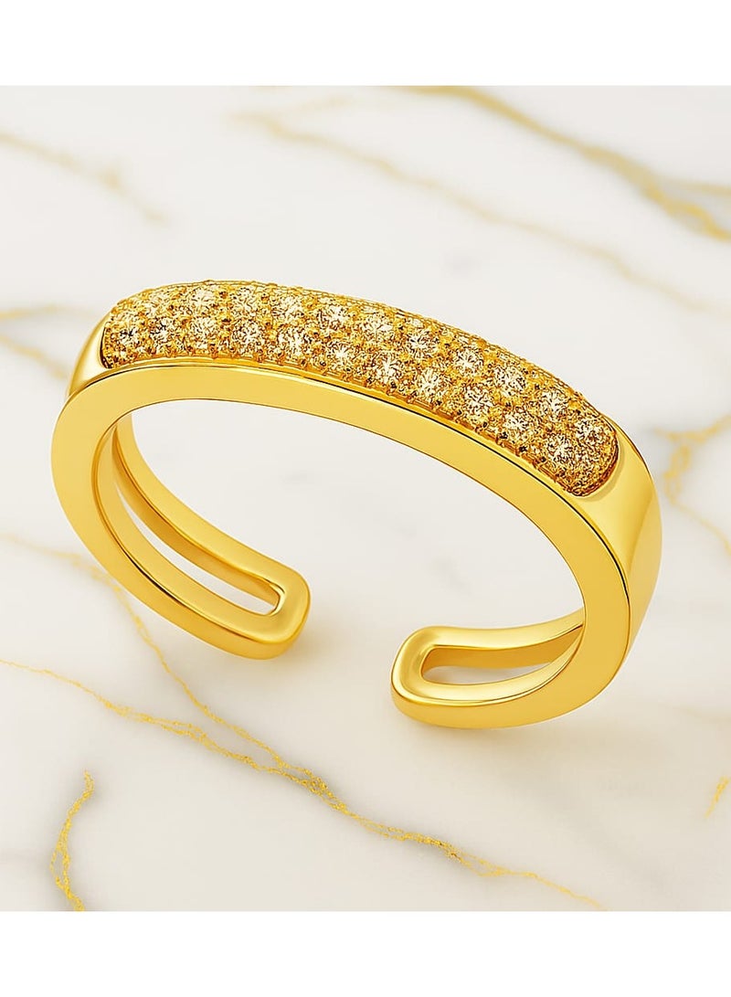 A ring with an elegant design and a luxurious touch - combining fluidity and sophistication, with its meticulous details that reflect refined taste. It catches the eye with its soft gradations and the distribution of sparkling stones on its upper surface, giving you a touch of brilliance with every move. - Image 4