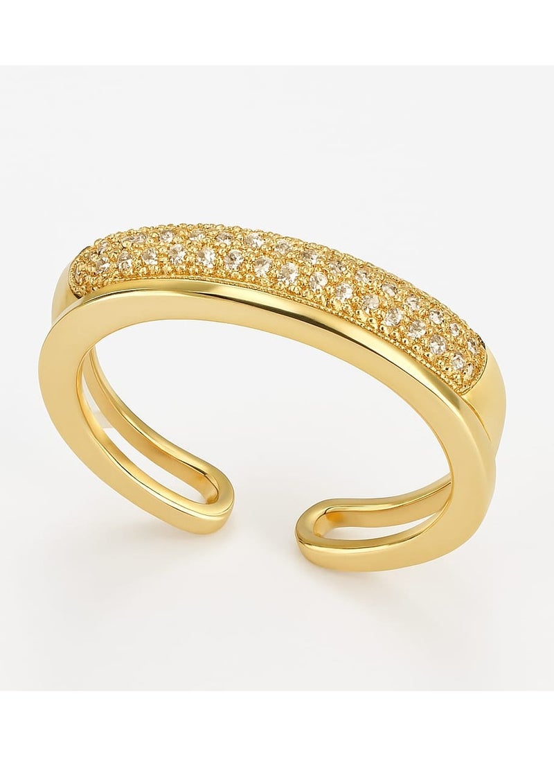 A ring with an elegant design and a luxurious touch - combining fluidity and sophistication, with its meticulous details that reflect refined taste. It catches the eye with its soft gradations and the distribution of sparkling stones on its upper surface, giving you a touch of brilliance with every move. - Image 1