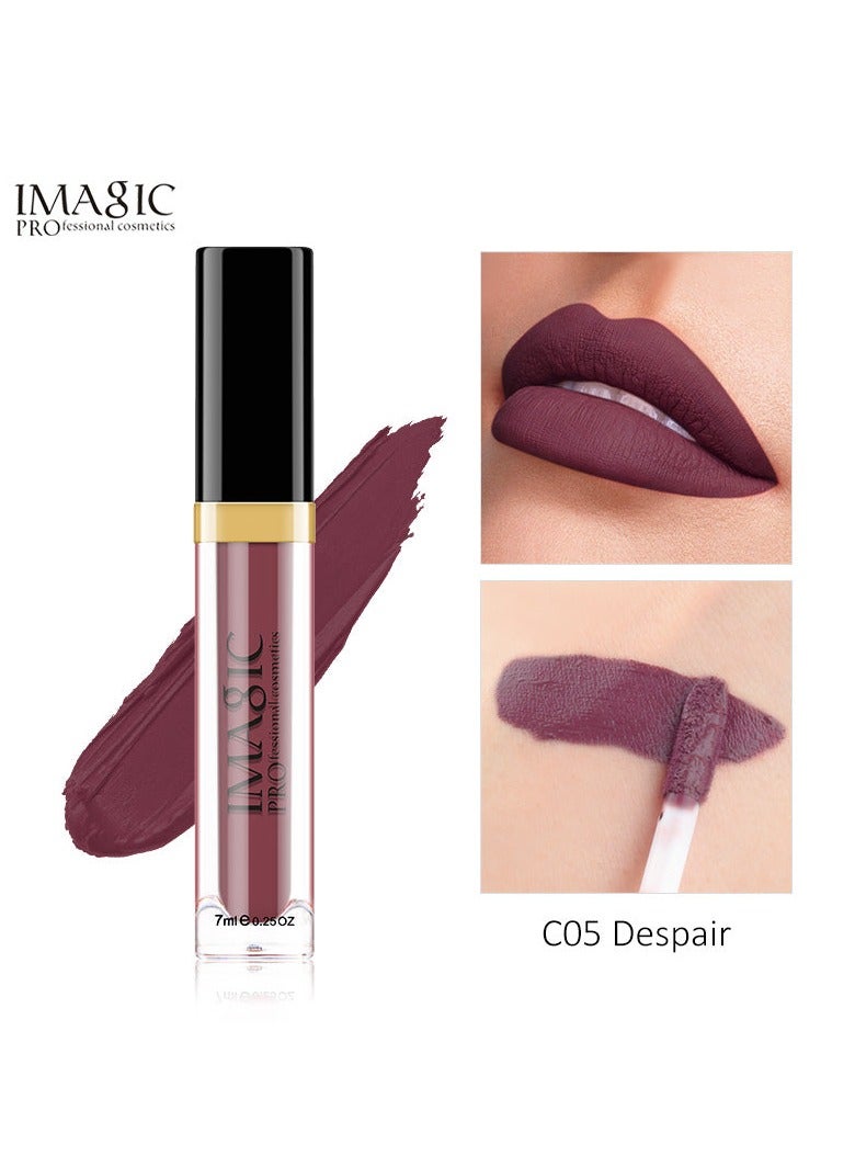 إيماجيك ملمع الشفاه IMAGIC Velvet | 12 لونًا نابضًا بالحياة | تركيبة تدوم طويلاً وذات تصبغ عالي | أداة وضع ناعمة لسهولة الاستخدام (C05 DESPAIR 7 مل) - Image 1