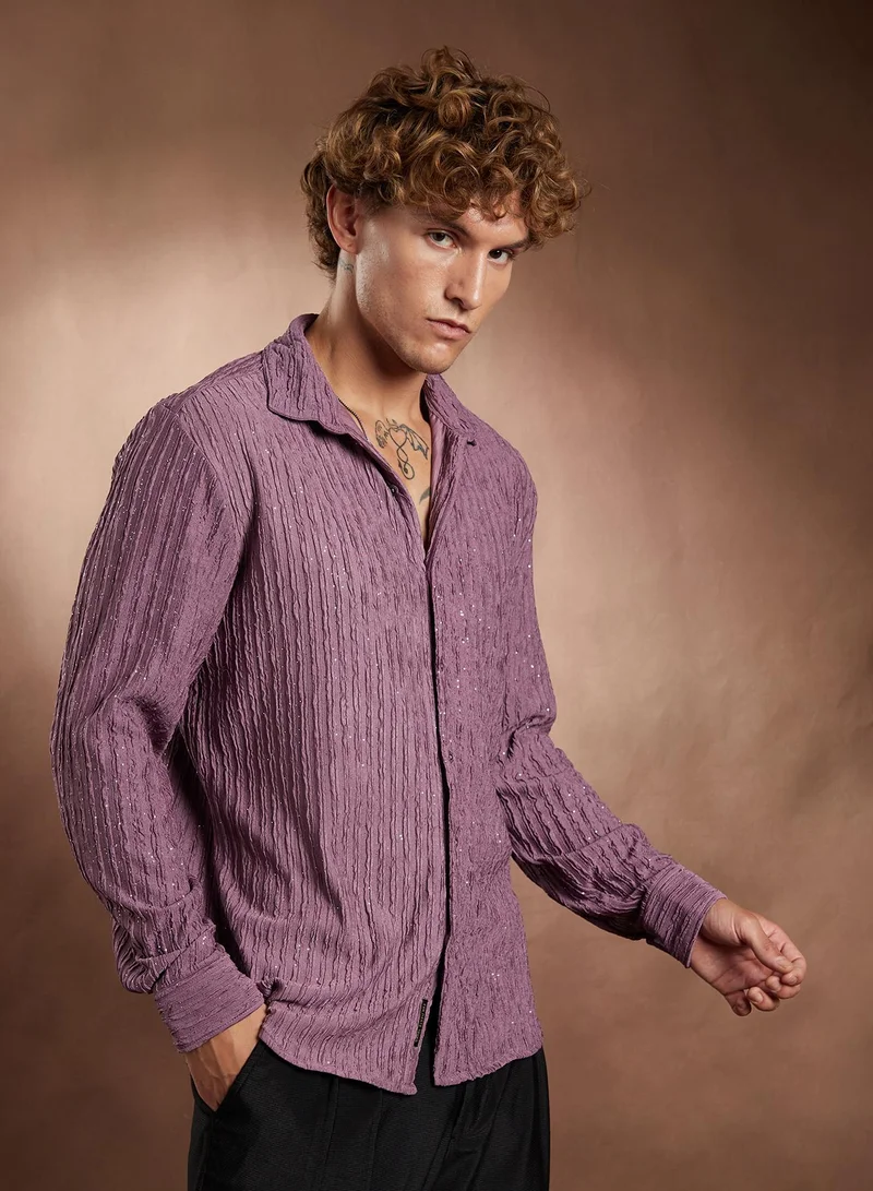 Campus Sutra Campus Sutra Men's Grape Purple Trough-Crease Shirt For Casual Wear | Spread Collar | Long Cuffed Sleeves | Button Closure | Shirt Crafted With Comfort Fit For Everyday Wear