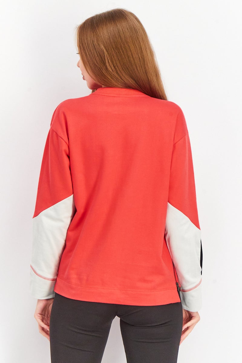 umbro سويت شيرت رياضي نسائي بشعار العلامة التجارية، أحمر - Image 3