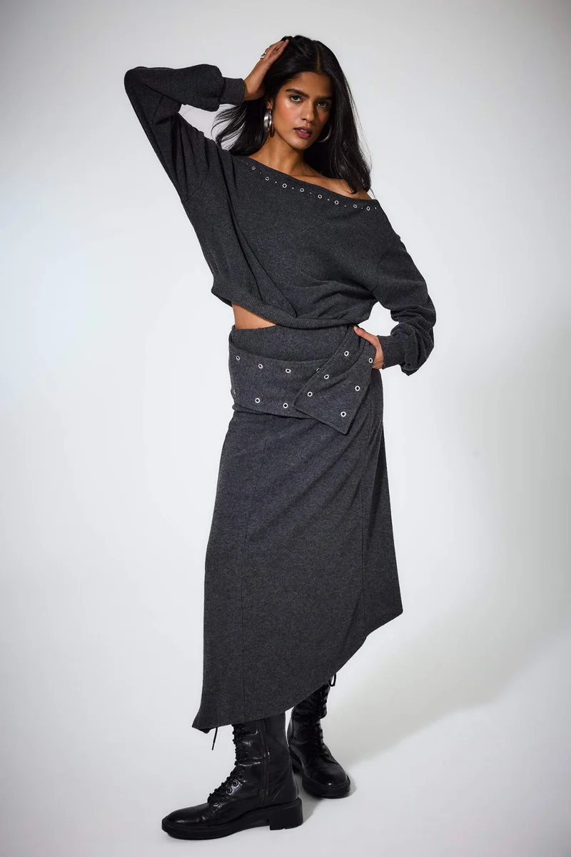 ديفاكتو Loose Fit Off Shoulder Long Sleeve T-Shirt