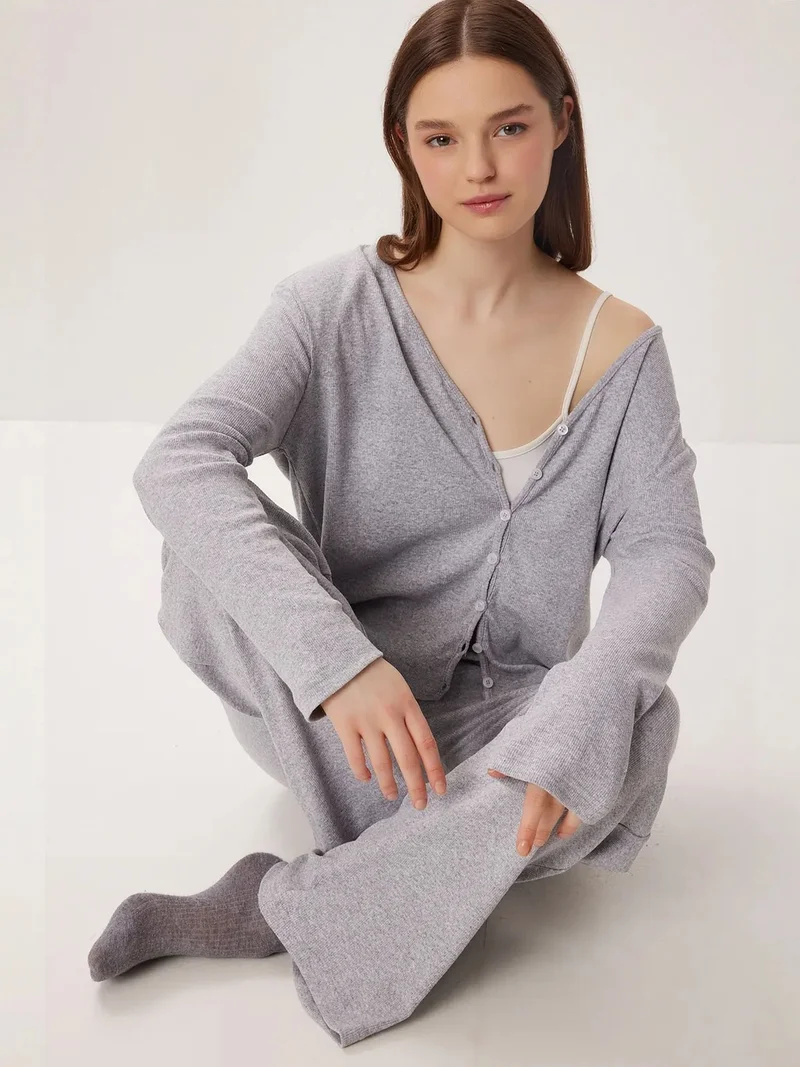 السعادة في إسطنبول ISTANBUL V-neck Buttoned Long Cardigan and Pants Pajama Set